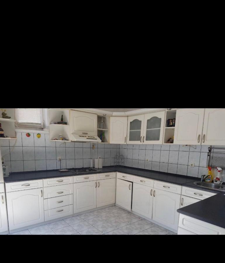 Apartamento Gabe'S Nest Urom Exterior foto